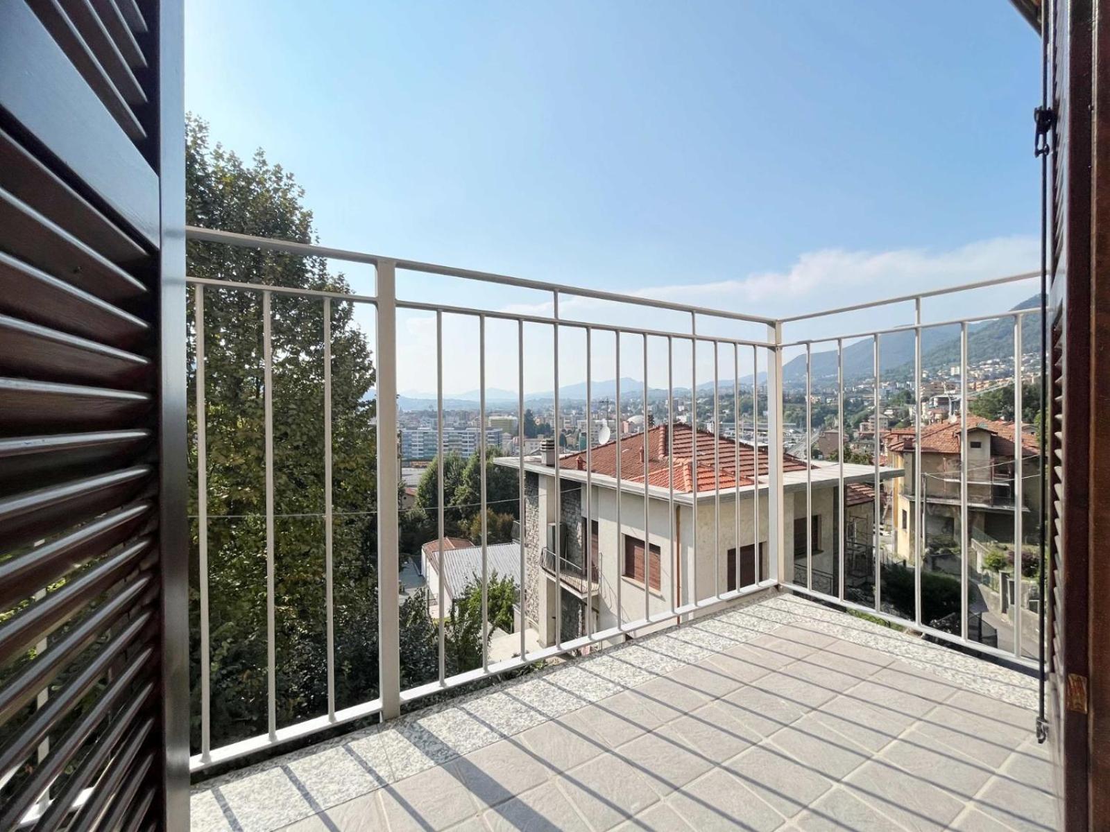 Appartamento Confortevole Con Terrazza Como Buitenkant foto